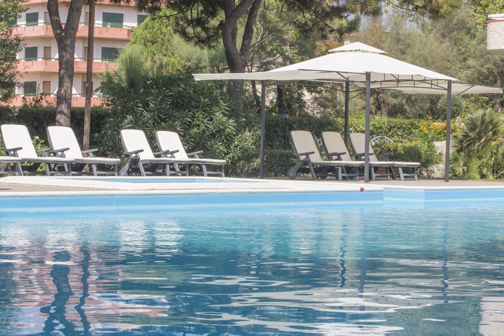 Hotel Capo Circeo Centro Benessere & Padel Сан Феличе Чирчео Екстериор снимка