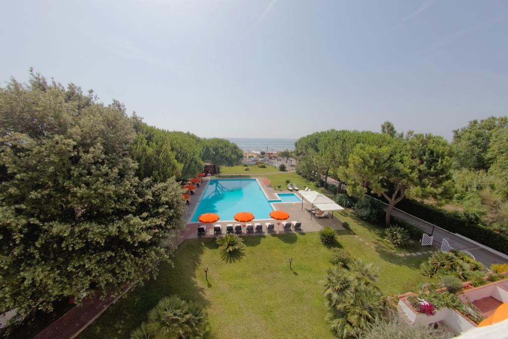Hotel Capo Circeo Centro Benessere & Padel Сан Феличе Чирчео Екстериор снимка