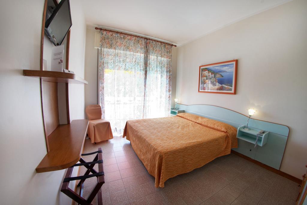 Hotel Capo Circeo Centro Benessere & Padel Сан Феличе Чирчео Екстериор снимка