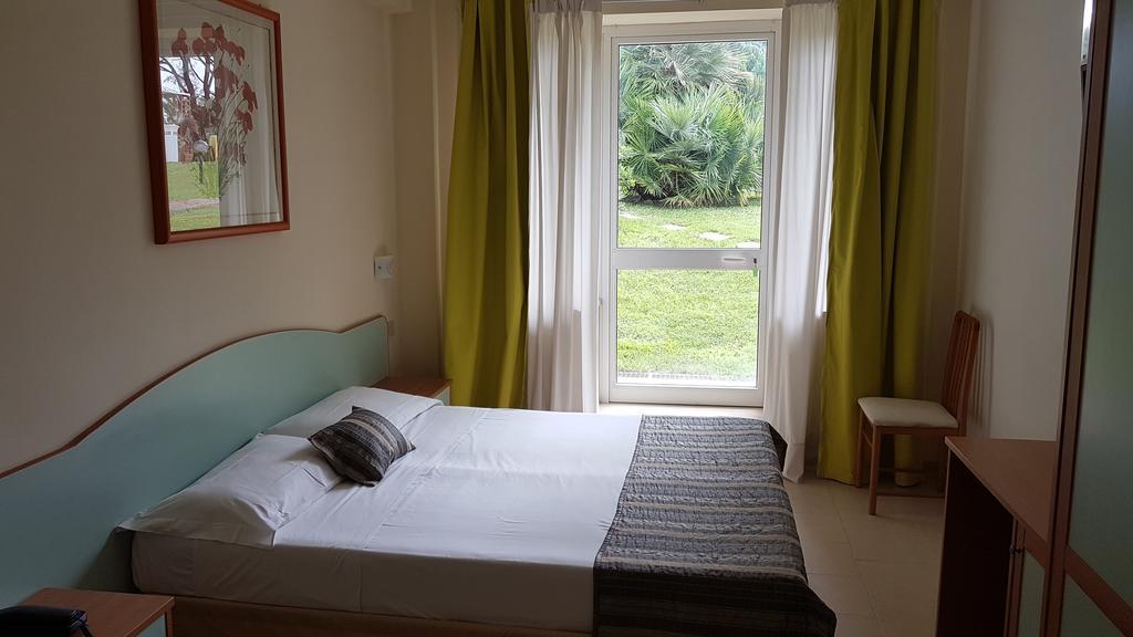 Hotel Capo Circeo Centro Benessere & Padel Сан Феличе Чирчео Екстериор снимка